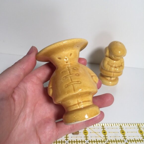 Vintage Retro 50s Asian Salt and Pepper Shaker - Picture 6 of 8